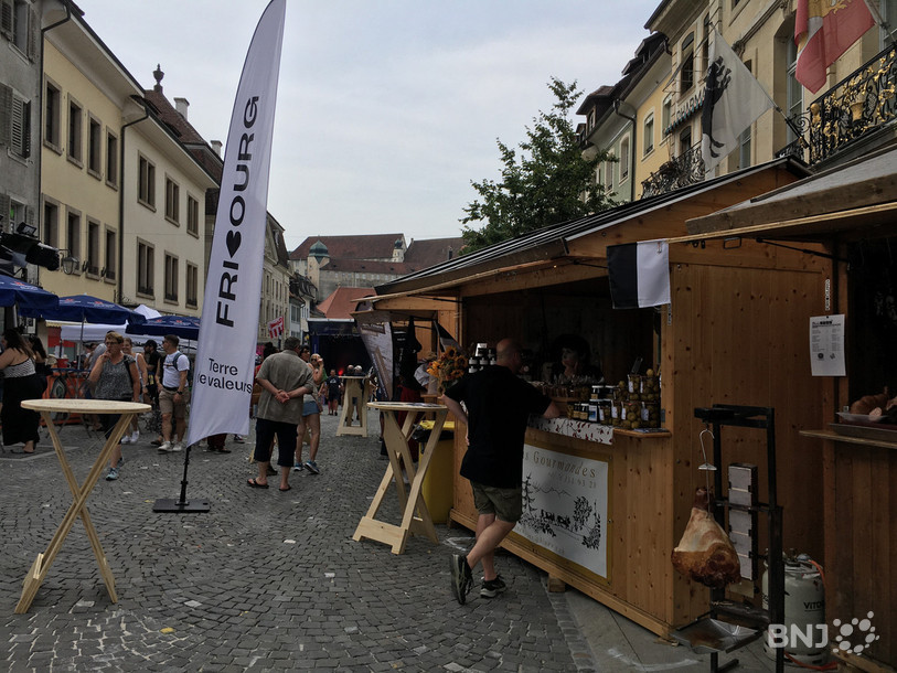 Le noir et blanc s'invite à la Braderie de Porrentruy.