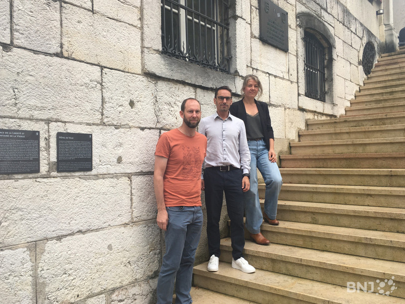 (De gauche à droite) : La nouvelle formation de guides de ville a été présenté ce lundi à l’Hôtel de ville de Delémont par Régis Froidevaux (président de l’Association des guides touristiques de Delémont), Guillaume Lachat (directeur de Jura Tourisme) et Lise Fringeli (administratrice à l’Université populaire jurassienne).

 
