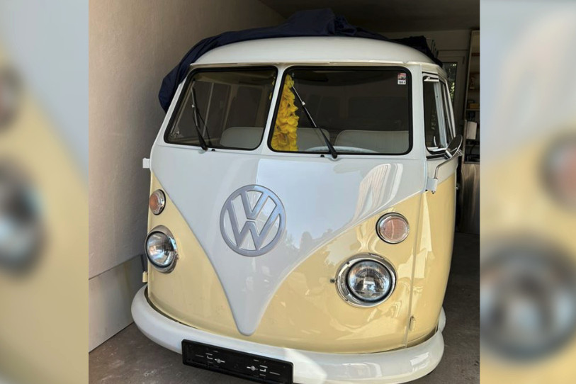 Le « Croix-Rouge Tour »  remplacera le porte-à-porte en 2025 avec ce Combi Volkswagen T1 Split à la bouille sympathique. (photo: Croix-Rouge jurassienne).