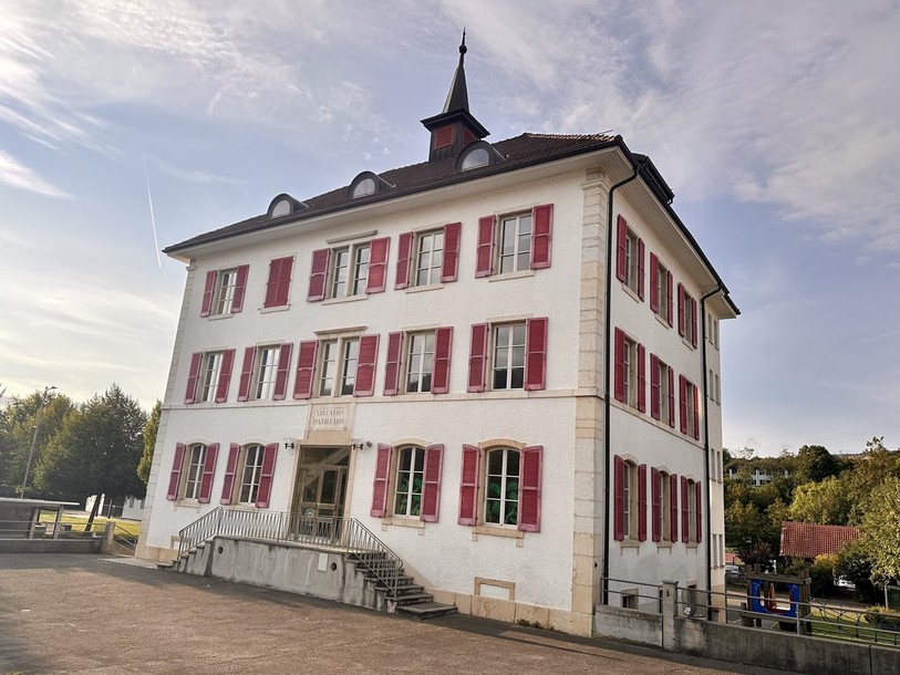 La population de Val Terbi se prononcera le 24 novembre sur un projet de rénovation et d’assainissement énergétique de l'école primaire du village à Vicques devisé à 1,8 million de francs.
