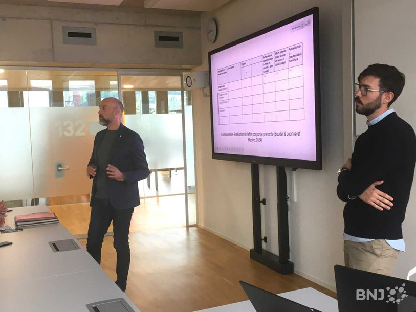 Cédric Baudet et Maximiliano Jeanneret Medina (de gauche à droite), enseignants et chercheurs à la HE-Arc gestion, ont présenté les enjeux de l’intelligence artificielle notamment à des dirigeants d’entreprises jurassiennes.