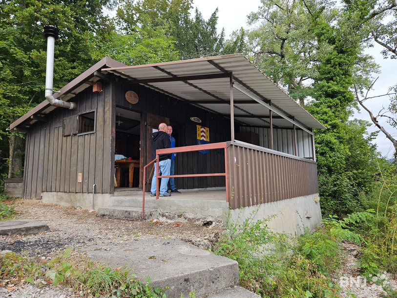 Le petit chalet accueillait les membres de la société des pêcheurs de Basse-Areuse depuis 1930.