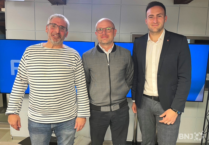 Yves Gigon (député UDC de Courgenay), Bernard Studer (député Le Centre d'Alle) et Valentin Zuber (conseiller municipal PSA de Moutier, de gauche à droite) ont échangé leurs vues sur le vote du Concordat, mercredi soir sur RFJ.