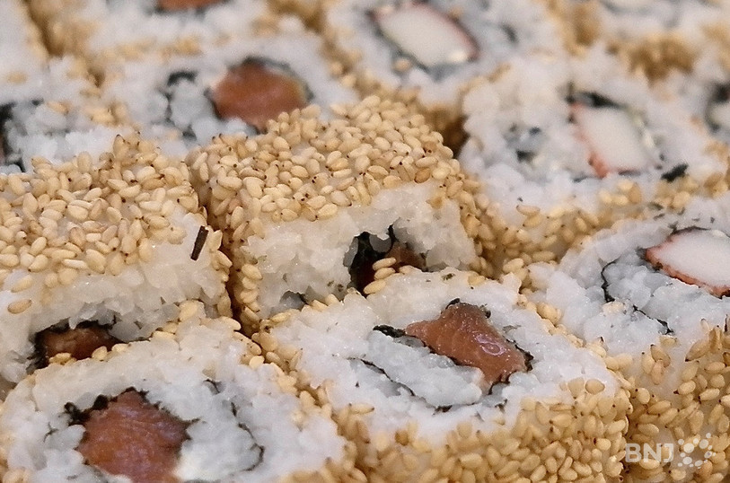 Makis inversé avec graines de sésame