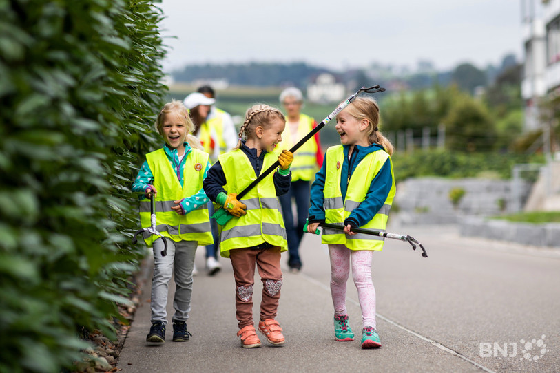 Entre vendredi et samedi, petits et grands sont appelés à donner un peu de leur temps dans toute la Suisse pour partir à la chasse aux déchets sauvages. (Photo : IGSU).