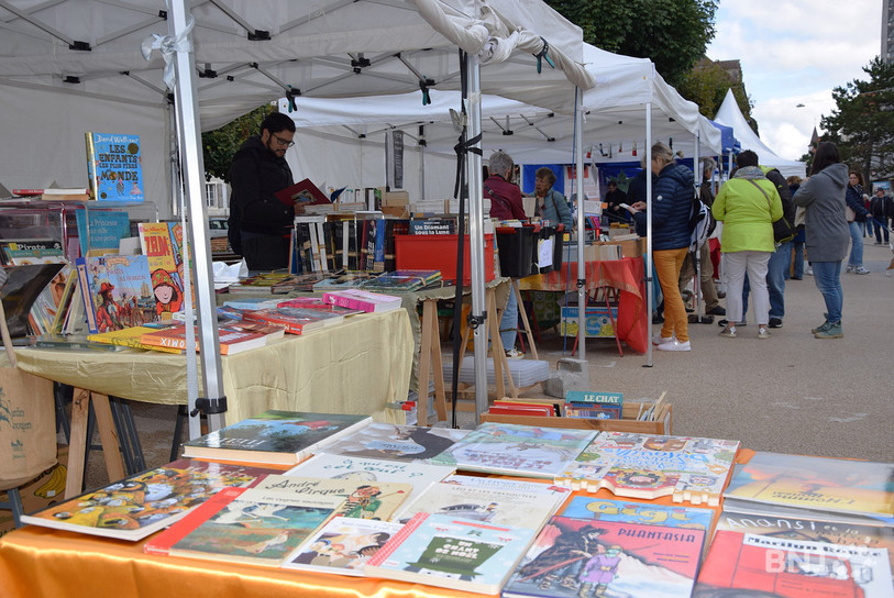 La 23e édition de la Foire du Livre bat son plein ce week-end au Locle.