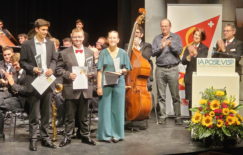 Mathilde Jaquier ( à gauche) a obtenu la 3e place au Swiss Windband Award (photo: Fédération jurassienne de musique).