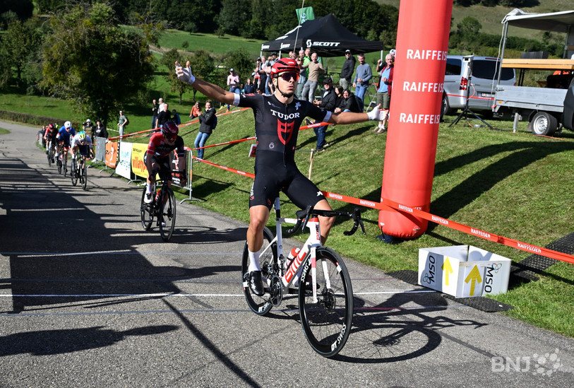 Arnaud Tendon a fait la différence dans la montée menant à la ligne d'arrivée. (Photo : Georges Henz).