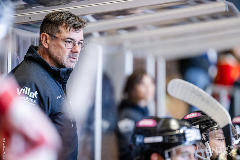 Le HCFM de l'entraîneur Vincent Léchenne a craqué en fin de match, mais décroche son premier point sur la route. (Photo : archives Jonathan Vallat)