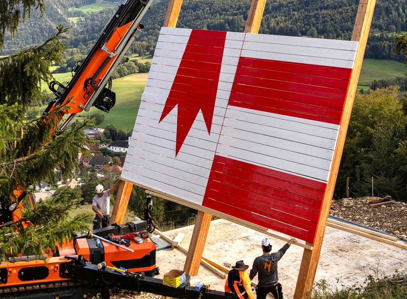 L'écusson lors de la phase de construction. (Photo: commune de Haute-Sorne)