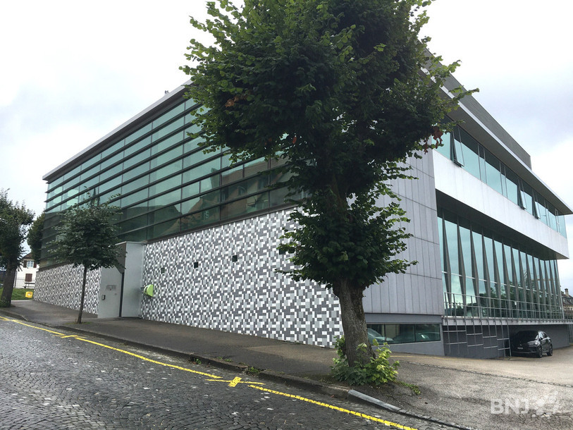 La piscine couverte à Porrentruy ne sera pas vendue dans l'immédiat.