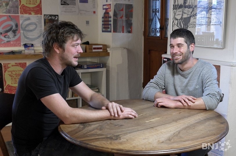 Thomas Queloz et Jérôme Gogniat à la table du Café du Soleil