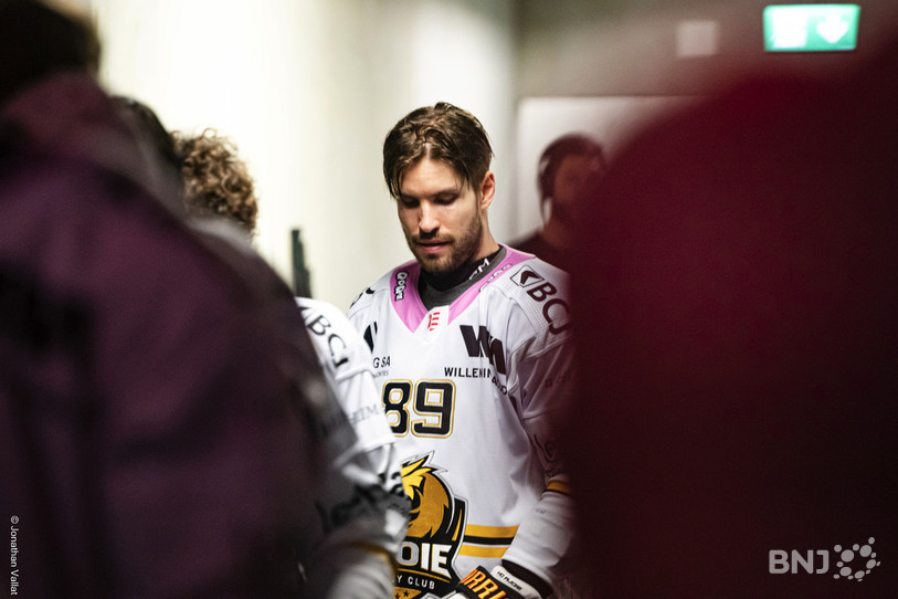Après celui du HC Ajoie et celui de Genève, Oula Palve portera un troisième maillot cette saison, celui du HC Davos. (Photo : archives Jonathan Vallat)