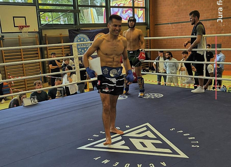 Assad Shirzad est champion de Suisse ! (Photo : Jura Fight Academy)
