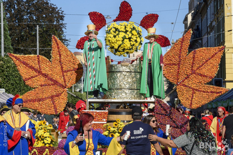 Le Corso fleuri de la Fête des Vendanges de Neuchâtel se tiendra ce dimanche 28 septembre à 15h. (Photo : archives / Bertrand Pfaff)