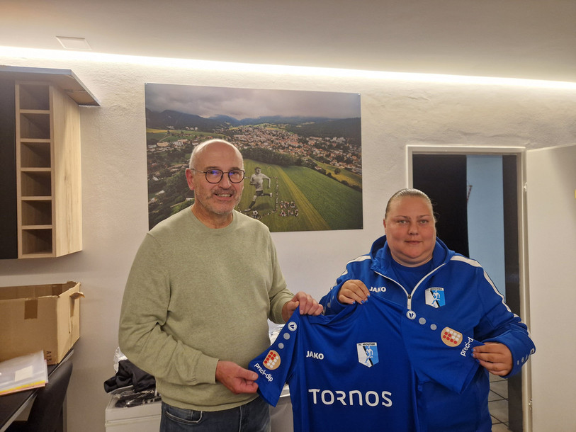André Nyffeler passe la main à Aurore Marchand après six années de présidence. (Photo : FC Moutier)