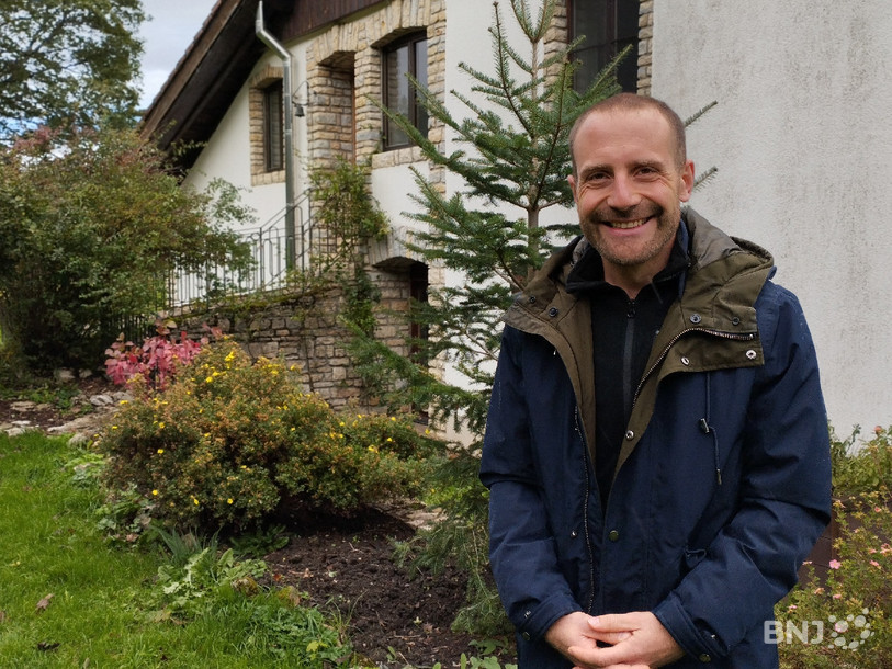 Matthias Waser et sa compagne ont engagé un sommelier et un aide en
cuisine pour les épauler dans la gestion de leur restaurant rebaptisé « flora. ».