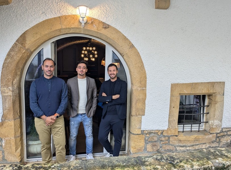 Les deux associés et Tommaso Patti (au centre), futur gérant de l’espace prévu pour le bar et le café.
