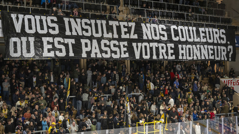 Le kop du HC Ajoie a fait passer un message sans équivoque à son équipe vendredi soir (photo : KEYSTONE/Georgios Kefalas).