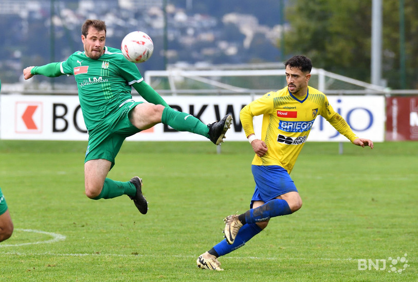 Clément Mottaz et le FC Courtételle n'ont rien pu faire face à l'ancien du FC Bassecourt et double buteur Yassine Bouazzi. (Photo : Georges Henz)