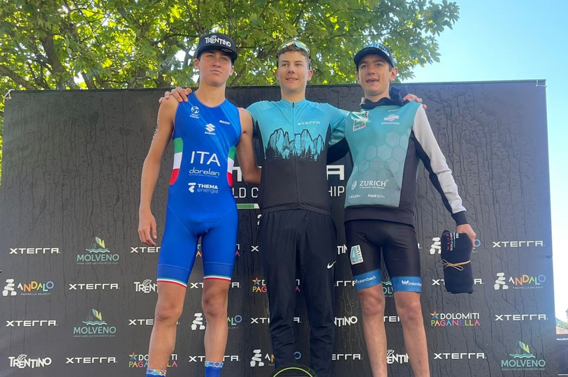 Bastien Lambercier (à droite) sur le podium des Mondiaux Xterra en Italie. (Photo: Tri4Fun)