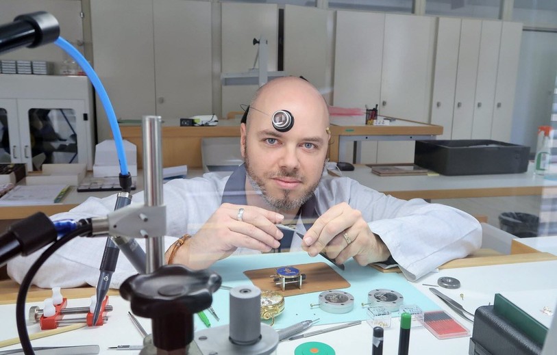 Olivier Mory dans son atelier (Photo : BCP Tourbillon)