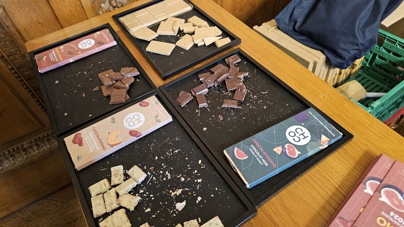 Les plaques originales de Chocolatissimo conçues spécialement pour l'édition 2024 de la manifestation. (photo: RTN)