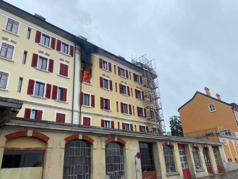 Un incendie s'est déclaré mardi après-midi à la rue Jacob-Brandt, à La Chaux-de-Fonds. (Photo: Police neuchâteloise)