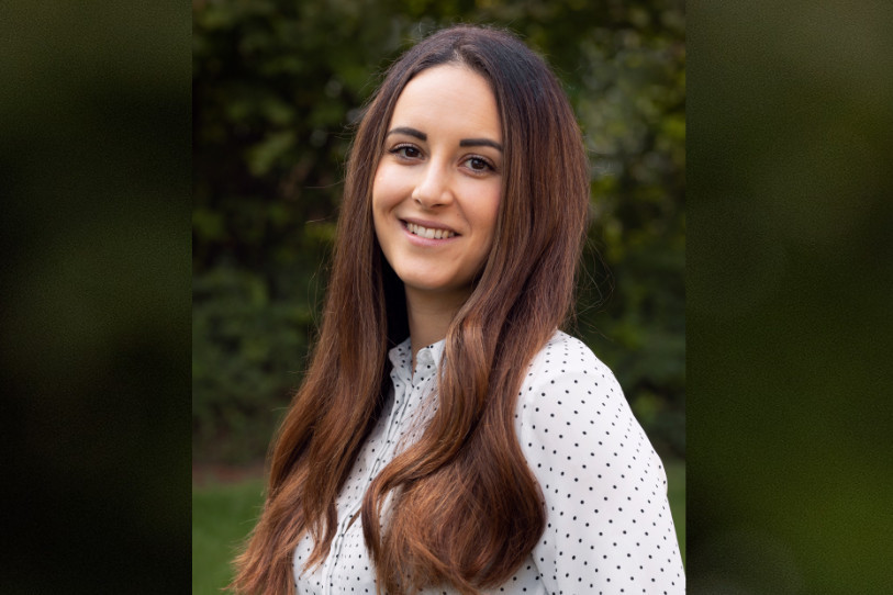 Leïla Hanini sera la nouvelle déléguée cantonale à l'égalité entre femmes et hommes du canton du Jura. (Photo : Chancellerie d’État).