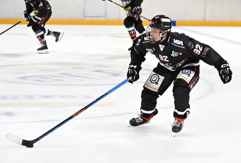 Julian Imhof et le HCDV ont renoué avec la victoire mercredi soir en battant Prilly 6-3. (Photo : archives Georges Henz)