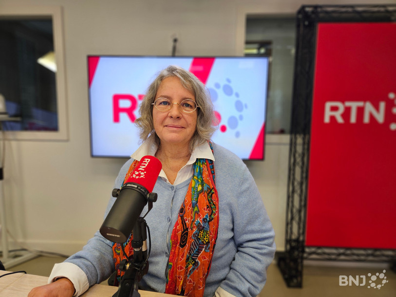 Lucienne Girardier Serex, co-commissaire de l’exposition, est venue parler de l’enquête sur le tympan du portail de la Collégiale de Neuchâtel dans « La Matinale ».