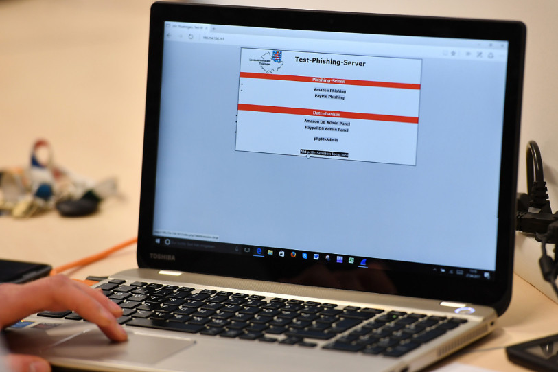 Le nombre de cas de phishing ne cesse d'augmenter depuis plusieurs années et la situation actuelle peut être qualifiée d'inquiétante, avertit la Police neuchâteloise. (Photo : KEYSTONE/DPA-Zentralbild/Z1020/Martin Schutt).