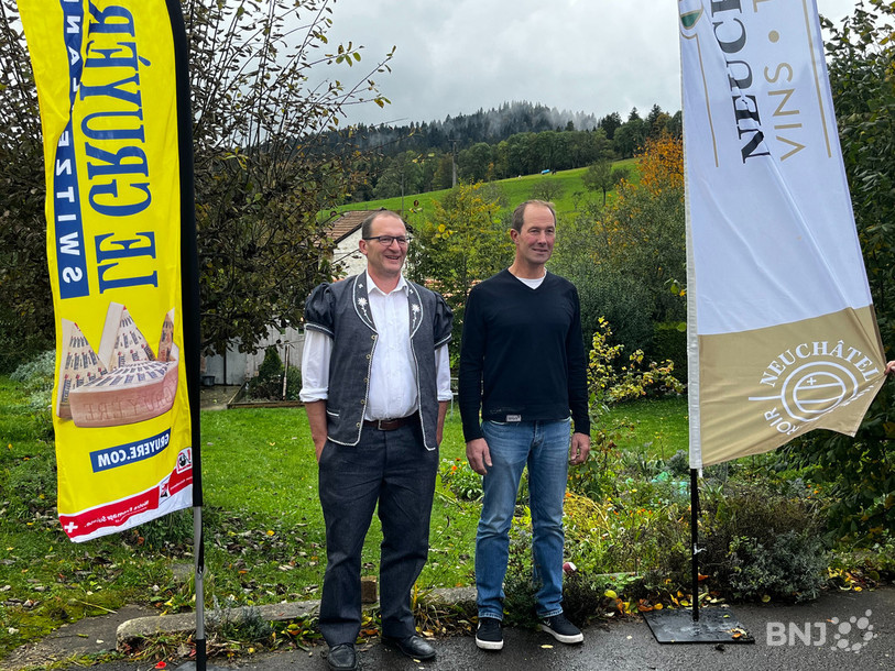 Le fromager Olivier Baudois, à droite et le président de la société de fromagerie du Cerneux-Péquignot, Philippe Pochon.