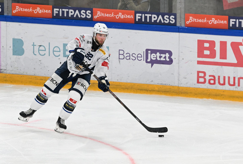 La réussite de Gilian Kohler n'aura finalement pas suffit au HCC à la patinoire du Güttingersreuti mardi soir. (photo : Georges Henz).