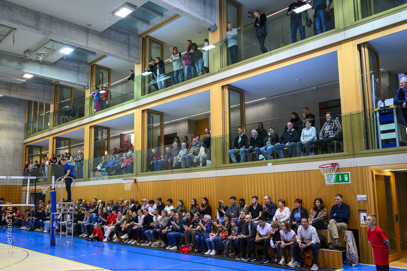 Colombier Volley pourra continuer à évoluer en Ligue A dans sa salle des Mûriers lors de la saison 2025/2026.  (Photo : archives Bertrand Pfaff)