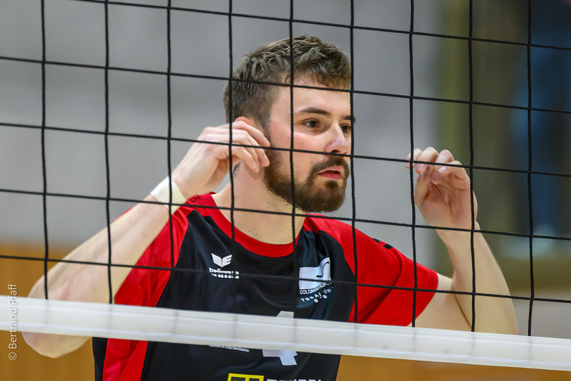 Micha Spengler et Colombier Volley ont égaré un point en Suisse alémanique (Photo : archives, Bertrand Pfaff).