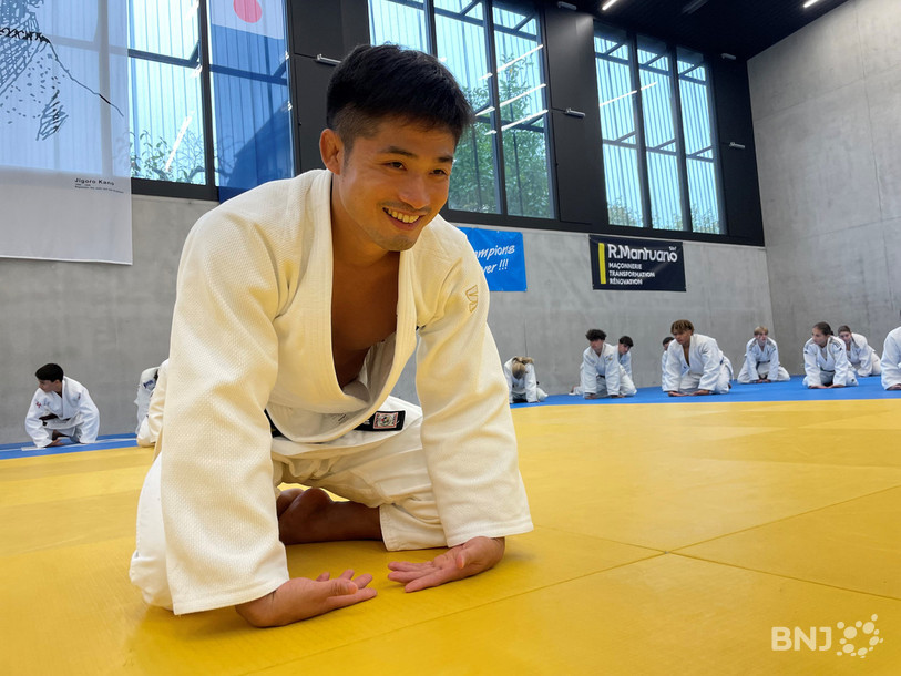 Joshiro Maruyama à l'échauffement, lors de la masterclass organisée à Corcelles par le Judo Club Cortaillod.