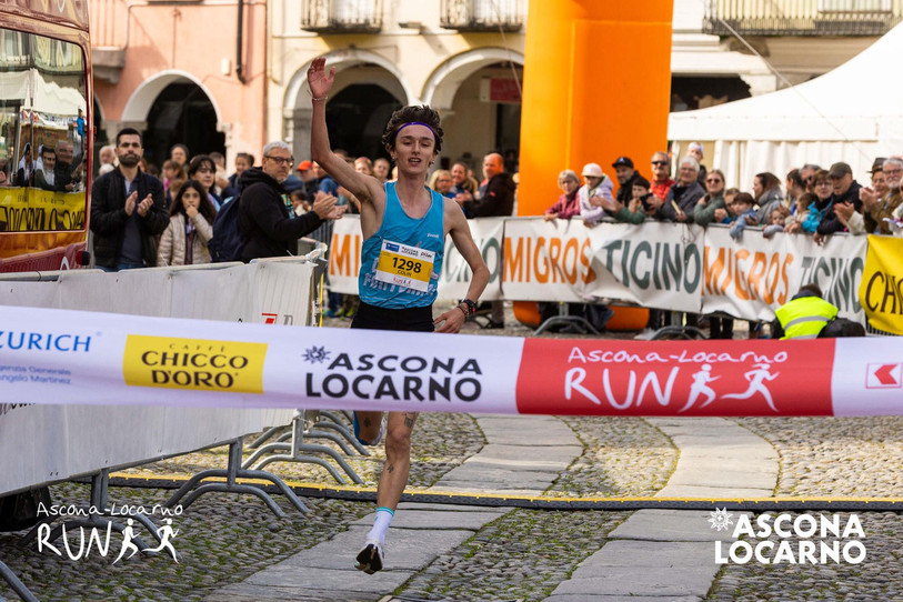 Colin Vallat a franchi la ligne d'arrivée en solitaire dimanche à Locarno. (Photo : Pierre-Alain Vallat).