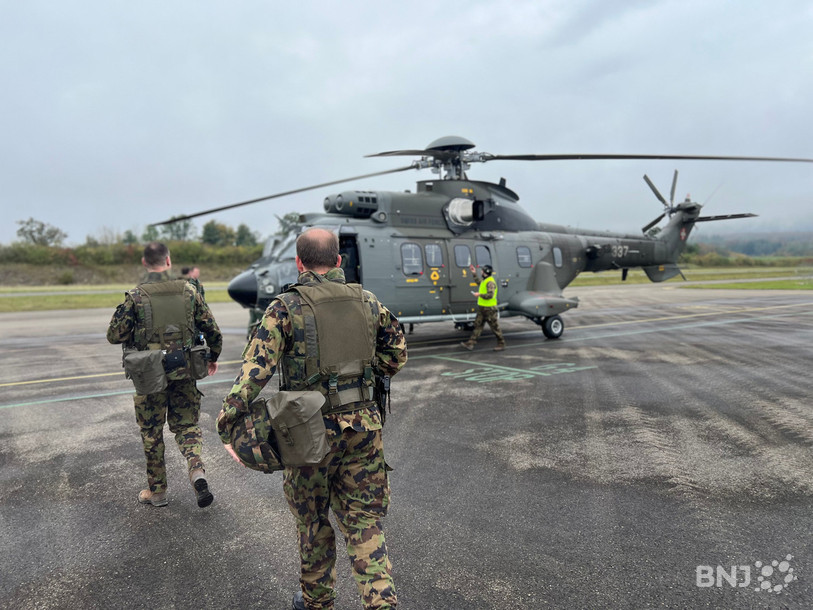 L'aérodrome de Bressaucourt a accueilli ce mercredi deux hélicoptères de l'armée suisse, dont ce Super Puma.