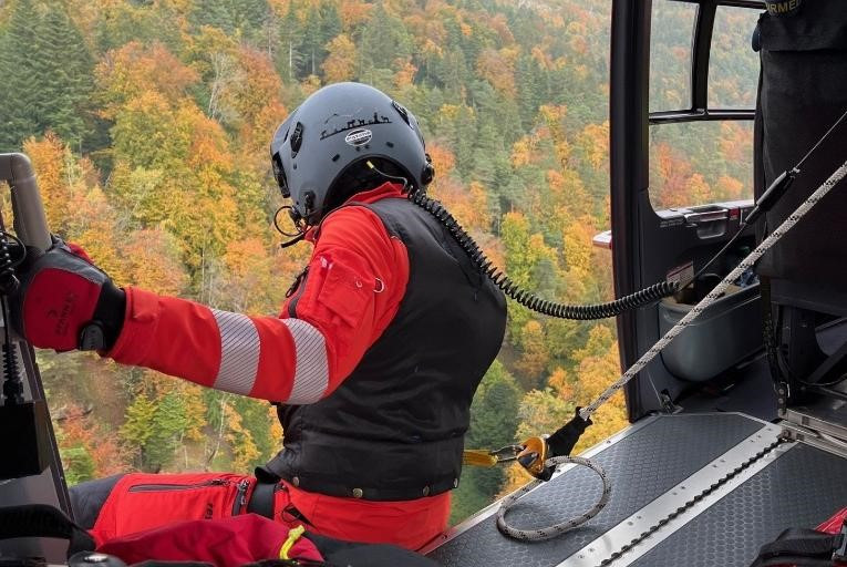 Deux randonneuses ont été évacuées par la Rega dans les gorges de l'Areuse. (Photo : Rega)