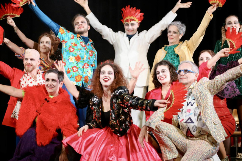 La troupe Art qu'en lune de Glovelier jouera son « cabaret » dans le cadre du « Carrefour des Théâtres ». (Photo : Fédération jurassienne des sociétés de théâtre amateur).