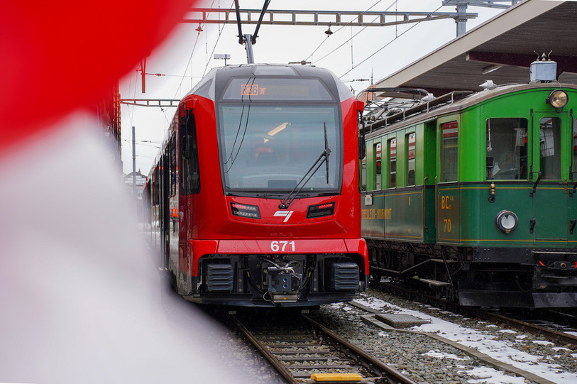 Avec les parkings devenus payants, les transports publics sont de plus en plus utilisés par les employés d'Etat. (Photo d'illustration : Chemins de fer du Jura).