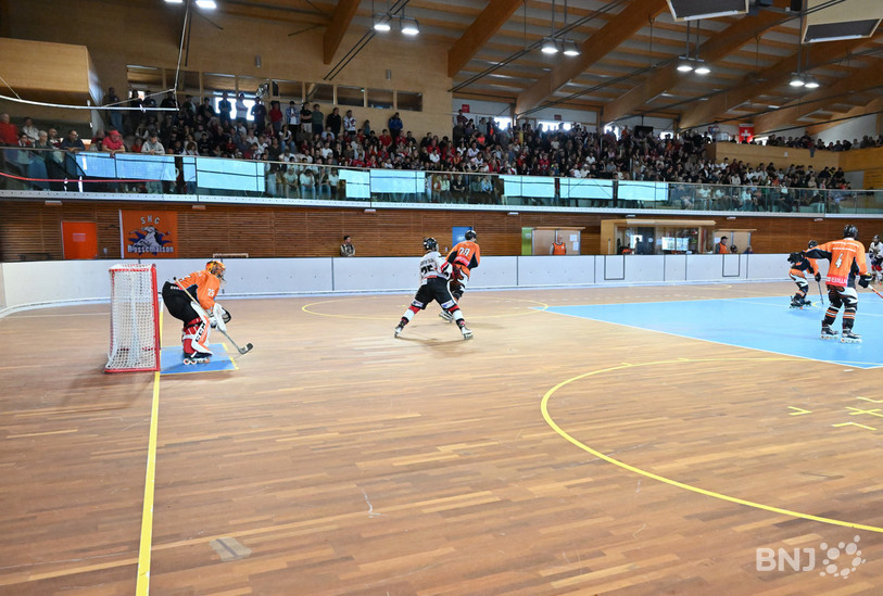 Belle affluence et chaude ambiance dimanche à Rossemaison. (Photo : Georges Henz)