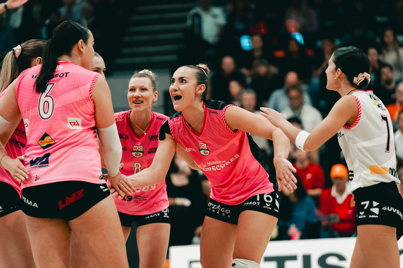 Tia Scambray (au centre) est le moteur du NUC cette saison. (Photo : Melvin Bühler)