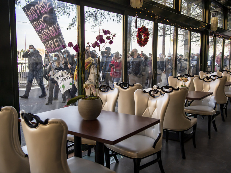 Malgré la pandémie de Covid-19 qui a fortement affecté la branche de la restauration, le nombre d'établissements publics n'est pas en baisse dans le canton de Neuchâtel (Photo : archives / KEYSTONE/MARTIAL TREZZINI).
