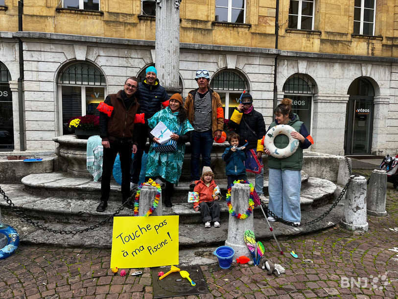 La pétition a été remise jeudi matin par l'AQSB et l'AQGS à la Chancellerie communale.