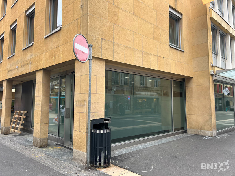 La banque Credit Suisse a quitté vendredi les locaux qu'elle occupait à la rue du Seyon 12 à Neuchâtel.