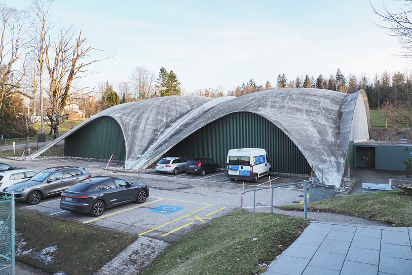 La Halle de tennis située à la rue du Grenier 64 à La Chaux-de-Fonds fait désormais partie du patrimoine culturel neuchâtelois. (Photo : République et Canton de Neuchâtel).