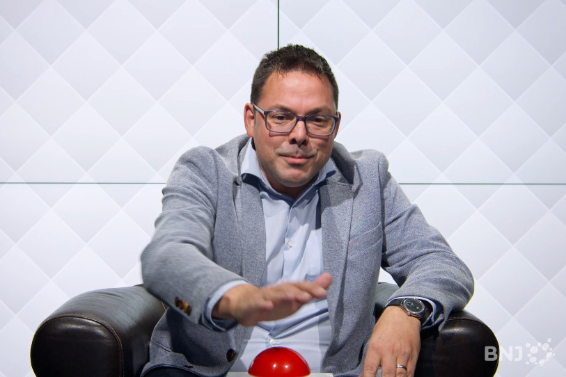 Le candidat au Gouvernement jurassien du Centre, Stéphane Theurillat, dans le « Placard à questions ».