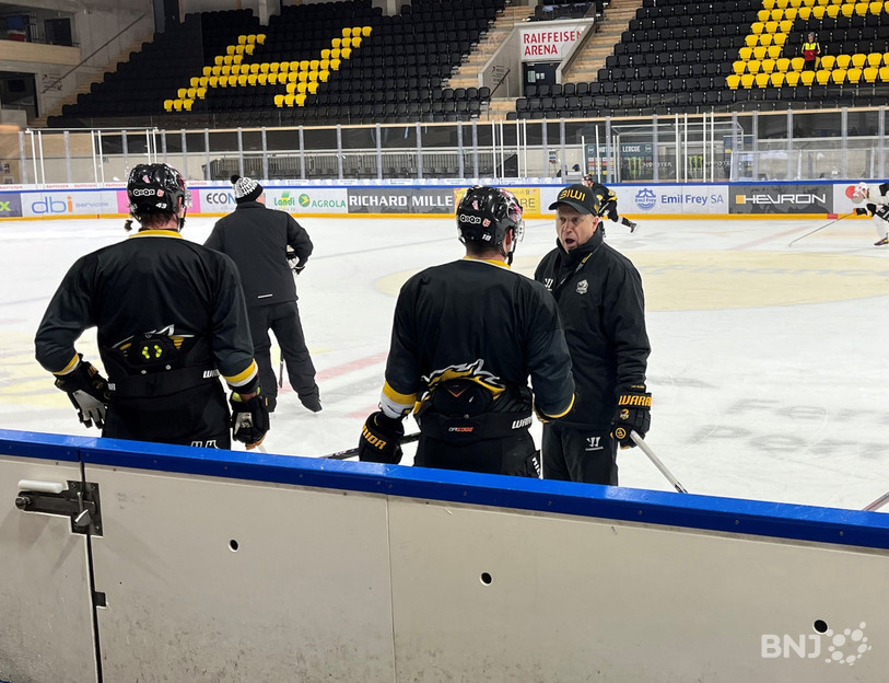 Greg Ireland (ici avec Bastien Pouilly) a donné beaucoup de consignes et adressé beaucoup d'encouragements à ses troupes.